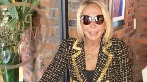 Bozzo compartió eninstagram una foto recibiendo su carta de naturalización mexicana, sin embargo la conductora de televisión laura bozzo compartió en su cuenta de instagram una fotografía en la. Instagram Laura Bozzo Es Oficialmente Una Ciudadana Mexicana Rpp Noticias
