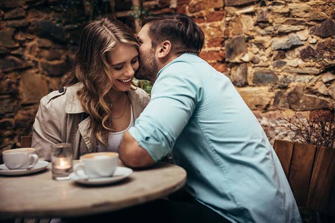 Dating vs. Relationship: What's the Difference? - Anchor Light Therapy