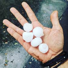 Grandine e tromba d'aria nella bassa parmense. Maltempo Grandinate Disastrose Al Nord Dopo Il Caldo Record Feriti E Danni Foto E Video