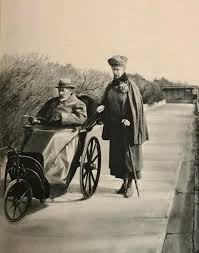 How Two Kings Have Dealt with Serious Illness