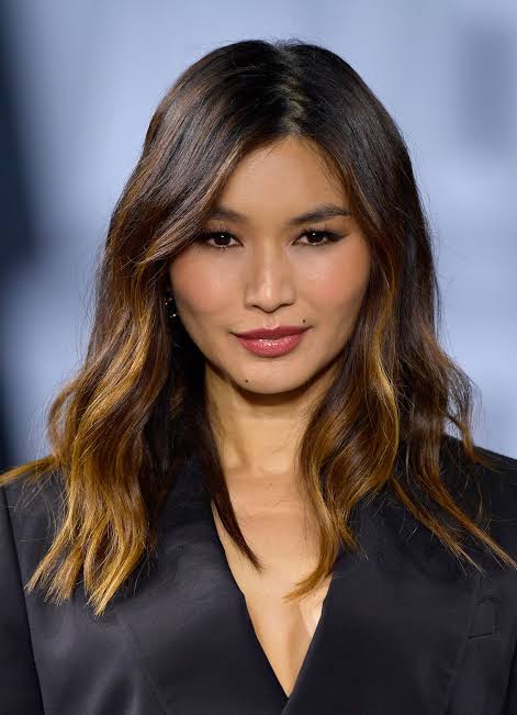 13 Medium-Length Haircuts That Are Stunning and Low-Maintenance— See Photos  | Allure