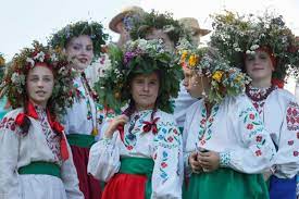 Instagram пестрит яркими снимками в эффектных национальных. Den Vyshivanki 2021 Tradicii Prazdnika I Interesnye Fakty Ob Ukrainskoj Etnicheskoj Odezhde Unian
