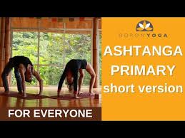 Although no previous experience is required, it is best suited to those who have taken a few vinyasa classes. Ashtanga Yoga Deutsch 60 Minuten Primary Serie Mit Variationen Fur