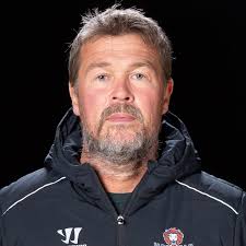 Dags att hylla en eldsjäl i klubben. Peter Dahlén som varit lagledare,  materialare i A-laget hela säsongen. Lagt 20-30 timmar i veckan & många av  sina egna semesterdagar. Dags att ge honom