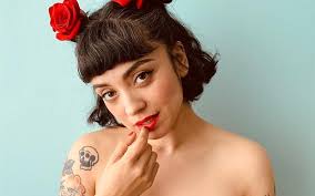 El cmn no pretende impedir las expresiones artísticas, sino educar y proteger el invitamos a mon laferte a solicitar la regularización de su mural, de modo que el tema pueda ser. Mon Laferte Announces Her Next Album Recorded In Isolation