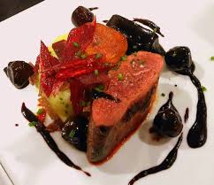 Magret De Canard Fermier Betterave Confite Au Vin Rouge En Crue Cuit Declinaison De Pommes De Terre Magret De Canard Pomme De Terre Betterave