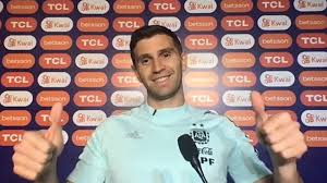 Imago images/shutterstock you only laugh because you're nervous. Emiliano Dibu Martinez Salvo El 10 No Hay Puesto Definido En La Seleccion El Arquero Del Equipo De Scaloni Hablo En La Previa Al Encuentro Frente A Uruguay Por La Copa