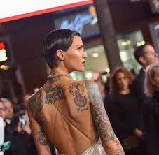 What did ruby rose get on her hands? Ruby Rose Ist Das Androgyne Vorbild Fur Eine Neue Generation Welt