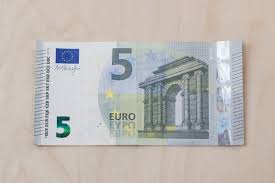 Zum basteln dieser geldgeschenk idee benötigst du einen euro geldschein und. Blumenblatter