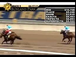 Quarter Horse World Record In 300 Yardas Valiant War Hero Http Youtu Be Uovccpeypfo Horse World War Heroes World Records