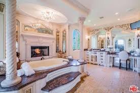 In a video, jeffree explained the reason behind the move and gave his response to everyone freaking out about his vault: Jeffree Star House 2020