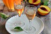 Profumato, fresco e cremoso, il meloncello di solito viene servito ben freddo a fine pasto, ma anche versato un po' sul gelato o per insaporire le macedonie non è affatto male. Meloncello Liquore Cremoso Al Melone Ricetta Ilcuoreinpentola