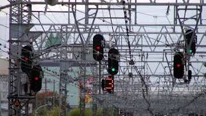 Vous devez montrer que vous êtes à la hauteur. Est Signalisation Joue Dans La Cour Des Grands Construction Cayola
