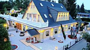 @carpornclothing chilling with the mafia at the euro haus car show. Berlin Haus Mit Heli Und Luft Panzer Fur 1 25 Mio Euro Zu Verkaufen Regional Bild De