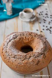 Il ciambellone al caffè e cioccolato è un dolce goloso e veloce da realizzare, ideale per la colazione e la merenda di ogni giorno. Ciambella Soffice Al Caffe E Gocce Di Cioccolato Ricette Dolci Veloci E Facili Cibi E Bevande