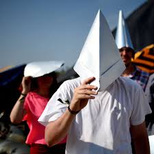 Check out their videos, sign up to chat, and join their community. Goldener Aluhut Das Sind Die Absurdesten Verschworungstheorien Der Spiegel
