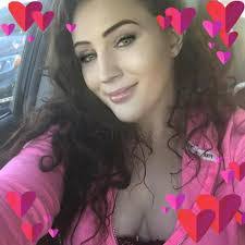 Corina Fox's Instagram, Twitter & Facebook