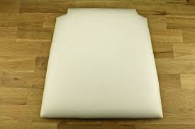 Alors c'est parti pour les coups de marteau et les beaux effets de peinture : Tuto Comment Refaire L Assisse D Une Chaise M6 Deco Fr