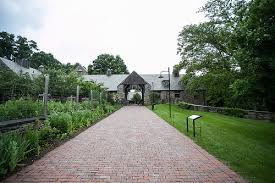 While some elements are reminiscent of meals at other fine restaurants, taken as a whole blue hill at stone barns has no equal. Blue Hill At Stone Barns Wedding Cost Howmuchisit Org