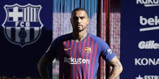 Hingga akhirnya asosiasi sepak bola memperkenalkan gagasan profesionalisme pada sepak bola di tahun 1885, tidak ada sistem transfer pemain yang pernah dilakukan. 8 Pembelian Aneh Di Bursa Transfer Pemain Ada Transfer Boateng Ke Barcelona Bola Net