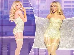 Sabrina Carpenter strips naked and takes a dip in an ice bath as ...