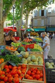 Un Marche A Aix En Provence Une Profusion De Couleurs De Parfums Et De Vie Provence France Provence Aix En Provence
