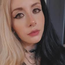 Last night in Minneapolis, Sleeping with Sirens ended their set early  because people were getting hurt and fainting. The crowd was very violent  with each other and so many kids were unprepared