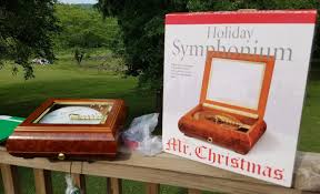 Mr Christmas Musical Bell Symphonium Music Box With 16 Christmas Musical Mr Christmas Christmas Music