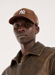 Curved brim cotton embroidered cap Brown New era