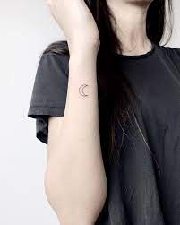 Hanna En Instagram Luna Bebe Dla Elizy Tattoo Tinytattoo Fineline Moontattoo Tattoos Luna Tattoo Girly Tattoos