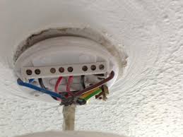 This diy guide provides information on how to wire and replace a light fitting in your home including safety tips, two and three way lighting and fitting ceiling lights. Wiring New Light Fitting Diynot Forums