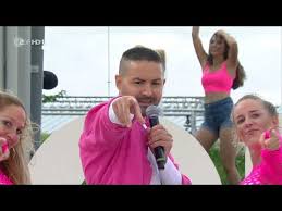 Die saison endet dann am 27. Menderes Auf Meinem Planeten Zdf Fernsehgarten 26 07 2020 Youtube