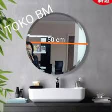 Bagi kita yang sedang ingin membuat sebuah pintu pada kamar mandi anda bisa memesannya di tempat kami, selain membuat pintu aluminium kami juga mengerjakan pembuatan seperti: Jual Cermin Bulat Kaca Kamar Mandi Rias Diameter 50 Cm Jakarta Utara Sany 42 Tokopedia