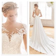 Dieses Brautkleid Ist Einfach Suss Ein Brautkleid Im Romantischen Stil Mit Einem Hauch Von Zarter Sinnlichkeit Braut Spitzen Hochzeiten Brautmode