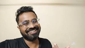 Commander Karan Saxena review by Sonup