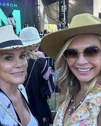 Im so lucky to be your daughter and to have you as a mother  @lhbmanifestlove Thank you for all that you do and for being such a  wonderful lolli to Maxwell and