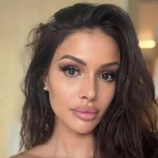 Olivia CAREY : « Je voulais toujours voir Olivia dans le miroir, pas une  version clonée de quelqu'un d'autre»