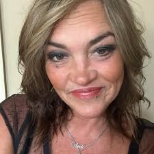 The actress, 50, welcomed her son Santiago, seven, in 2018 💖