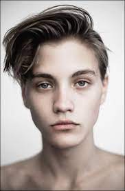 Androgynous haircuts are growing in popularity these days. I Pinimg Com 736x D5 9b 76 D59b76a56ad50b6b8f37
