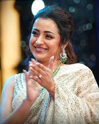 Trisha Krishnan Photos: Shines in White Saree