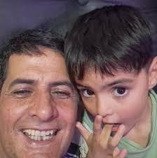 🟣🟣Un niño africano sorprendió al mundo al crear con barro una escultura  que recuerda al presidente Javier Milei.🟣🟣 La imagen se volvió viral y  abrió un debate inesperado: talento, creatividad y arte