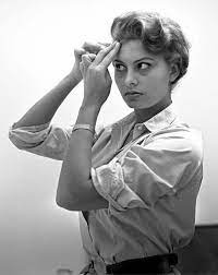 1960 S Short Haircuts Google Search Vintage Hairstyles For Long Hair Sophia Loren Short Hair Styles