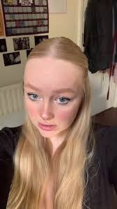 Samantha Coveney's Instagram, Twitter & Facebook