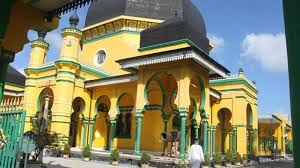 Jun 02, 2021 · terkesan sederhana dan clean, makeup faradilla yoshi pada hari lamarannya bisa jadi salah satu referensimu. Masjid Al Osmani Tertua Di Kota Medan Ornamen Dan Ukirannya Memesona Tribunnews Com Mobile