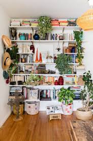 Pour l'entretien de votre maison, misez sur les produits écologiques. Maison Maximaliste Blog Deco Clem Around The Corner En 2020 Decoration Maison Hippie Decoration D Une Petite Piece Decoration Salon Couleur