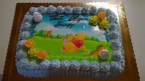 Una Tenera Torta Di Compleanno Alla Panna Con Winnie The Pooh T Torte Di Compleanno Torte Compleanno