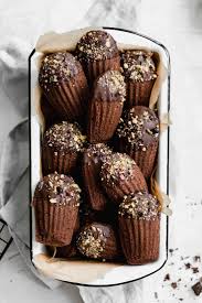 Chocolate Dipped Chocolate Madeleines Broma Bakery Recept Vkusnyashki Francuzskie Recepty Recepty Pechenya