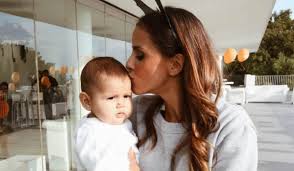 Carolina patrocínio já é mãe pela quarta vez. Carolina Patrocinio Tem Um Truque Infalivel E Muito Original Para Ensinar A Filha A Gatinhar