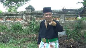 Keluhan juga bisa terjadi ketika kita menghadapi sebuah kondisi yang sulit, diantaranya saat kita mendapatkan cobaan dan masalah kehidupan. Ombak Scripthouse Production Pelancaran Buku Senja Merah Puisi Esei Kisah Wak Cantok Karya Hartinah Ahmad Facebook