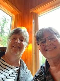 Jerry and I stopped in Spearfish SD and had dinner with a Dave and Pat  Simpson. Such awesome memories with these two. Love them. They live in the  neatest house. The original